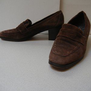 Saks Fifth Avenue Sz 11 M Womens Heeled Penny Loafers Suede Leather Italian